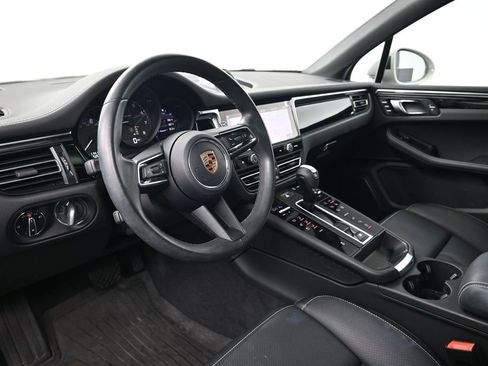 Certified 2023 Porsche Macan AWD/4WD image 4