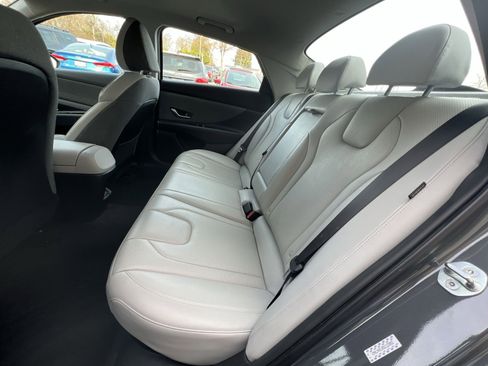 Certified 2025 Hyundai Elantra Limited image 25