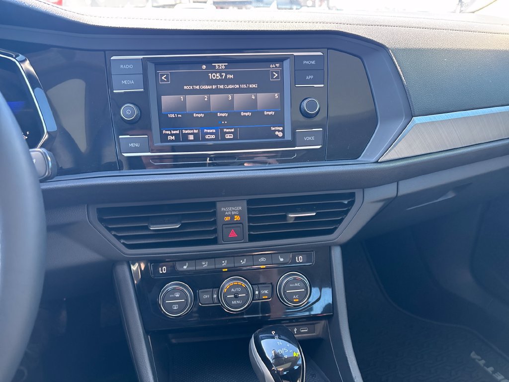 Used 2024 Volkswagen Jetta SE w/ Panoramic Sunroof Package FWD image 24