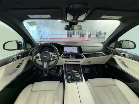 Used 2021 BMW X5 xDrive40i w/ M Sport Package image 23