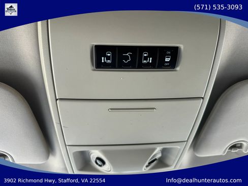 Used 2016 Chrysler Town & Country Touring FWD image 24