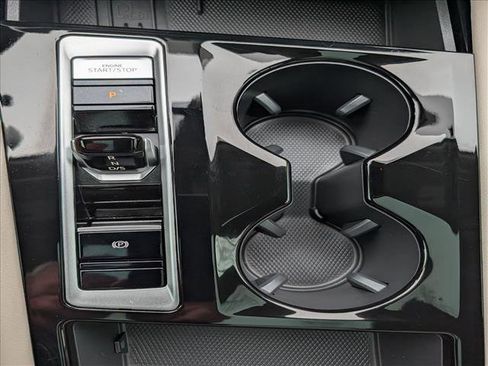 Used 2025 Volkswagen Atlas SEL Premium R-Line image 39