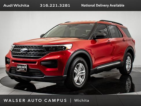 Used 2021 Ford Explorer XLT image 1