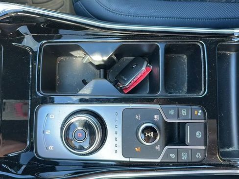 Used 2023 Kia Sorento SX Prestige image 9