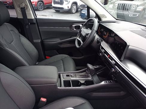 New 2026 Kia Sorento S w/ S Panoramic Sunroof Package FWD image 7