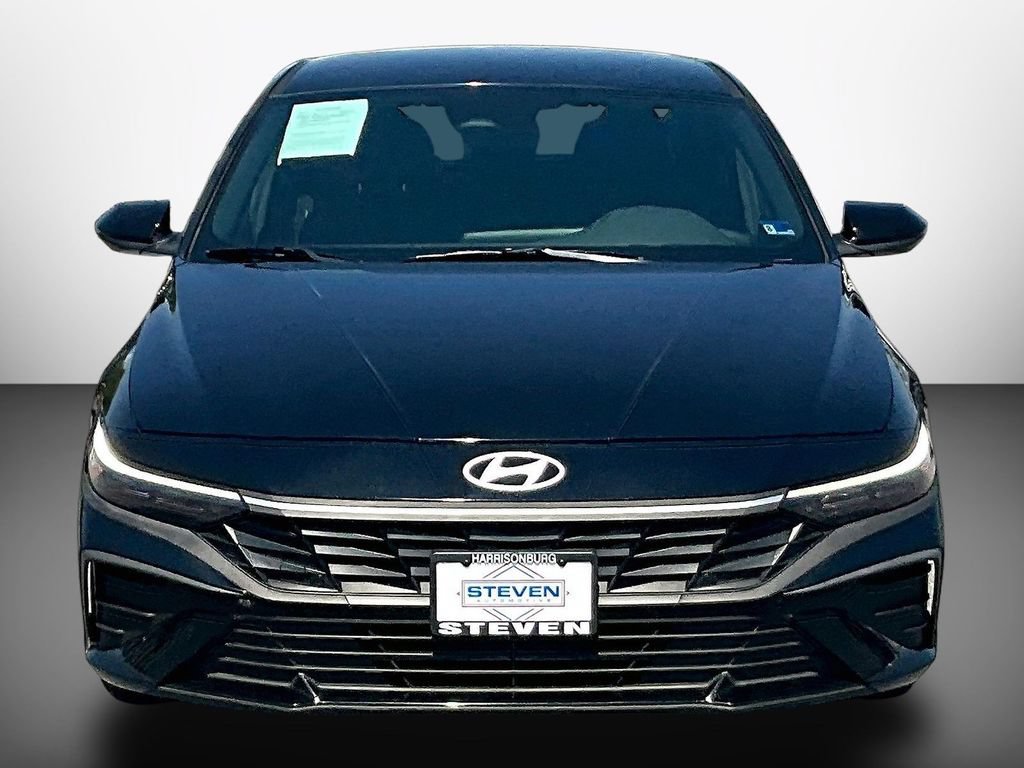 Certified 2025 Hyundai Elantra Sport FWD image 2