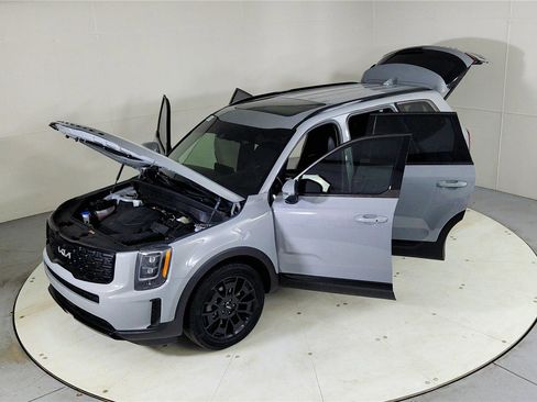 Used 2022 Kia Telluride EX w/ EX Premium Package image 25