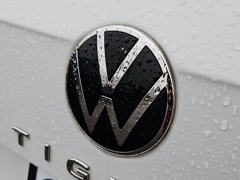 Used 2022 Volkswagen Tiguan SE image 27