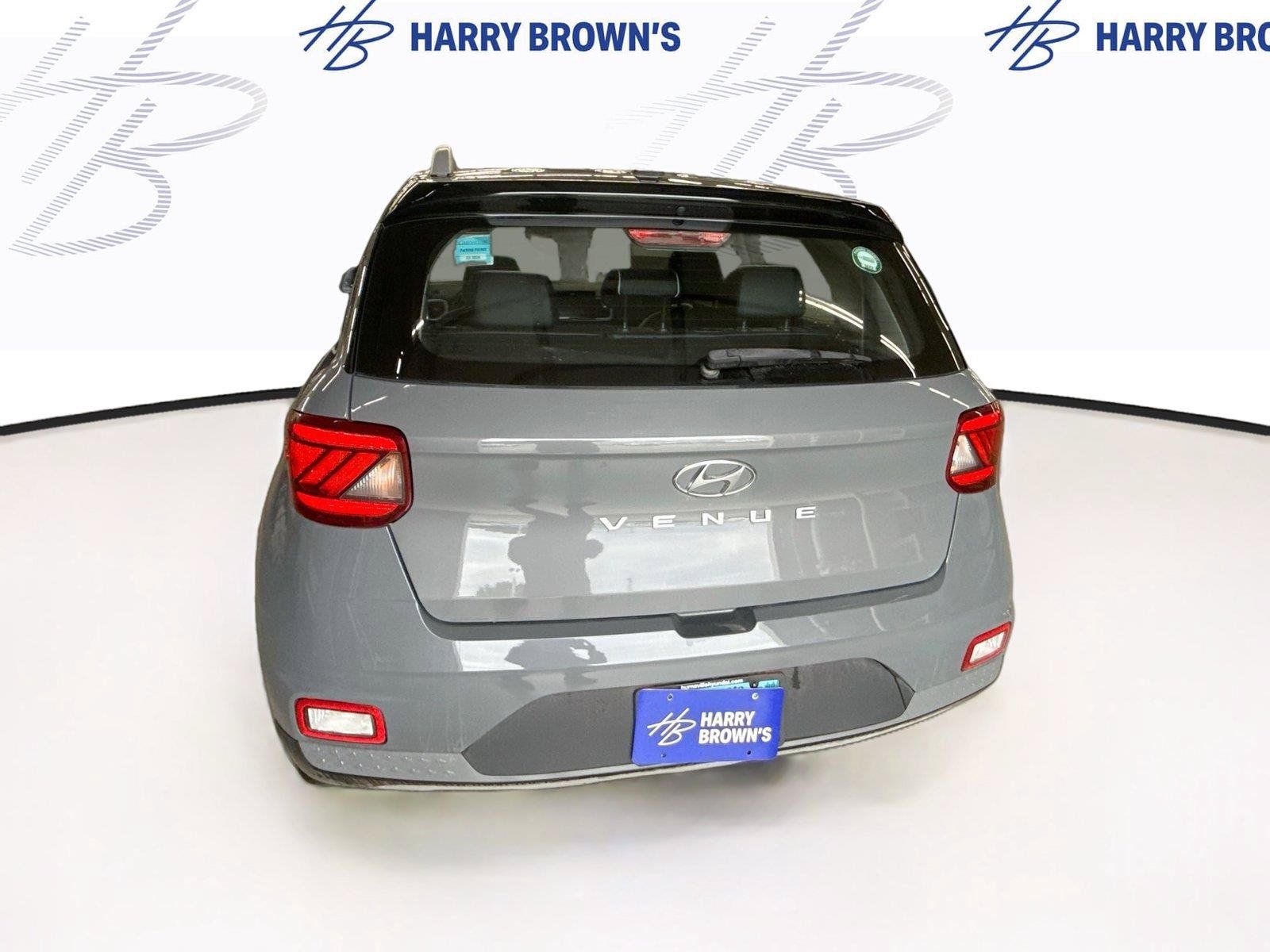 Used 2022 Hyundai Venue Limited w/ Cargo Package FWD image 9