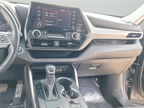 Used 2021 Toyota Highlander XLE image 16