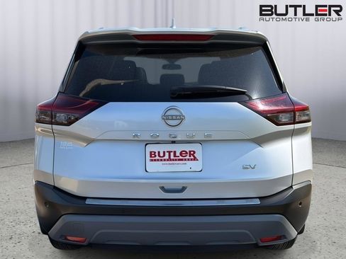 Used 2022 Nissan Rogue SV w/ SV Premium Package image 5