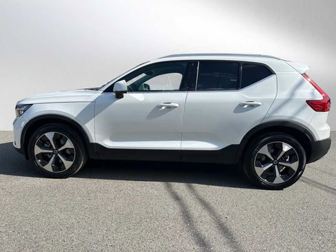 Used 2025 Volvo XC40 B5 Core w/ Protection Package Premier AWD/4WD image 6
