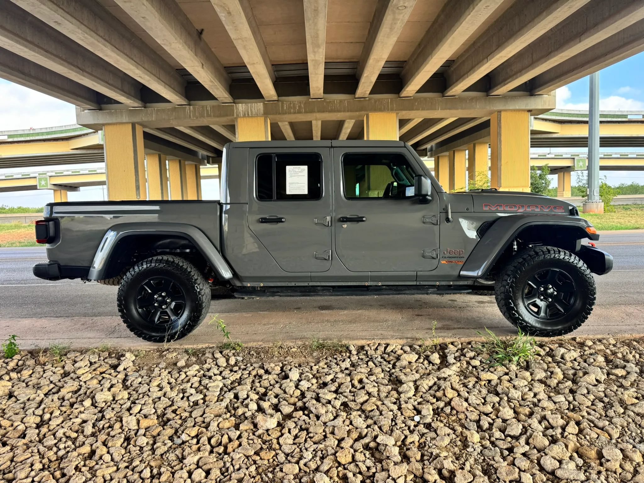 Used 2020 Jeep Gladiator Mojave AWD/4WD image 2