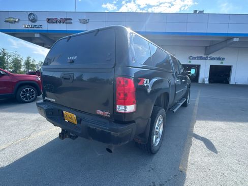 Used 2013 GMC Sierra 2500 Denali w/ Suspension Package, Off-Road AWD/4WD image 3