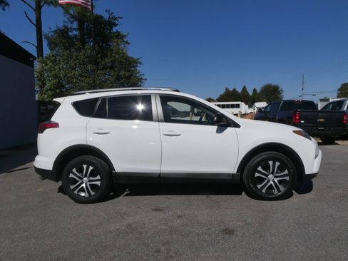 Used 2016 Toyota RAV4 LE image 4