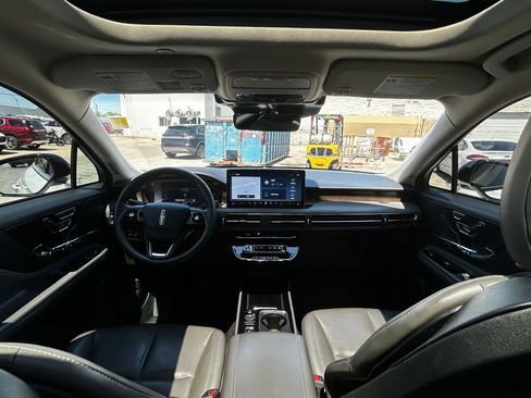Used 2023 Lincoln Corsair Reserve w/ Equipment Group 201A FWD image 9