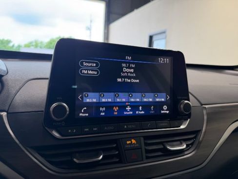 Used 2025 Nissan Altima 2.5 SV FWD image 14