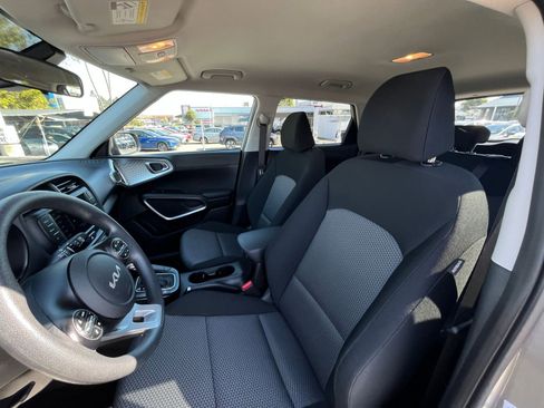 Used 2025 Kia Soul LX w/ LX Technology Package image 25