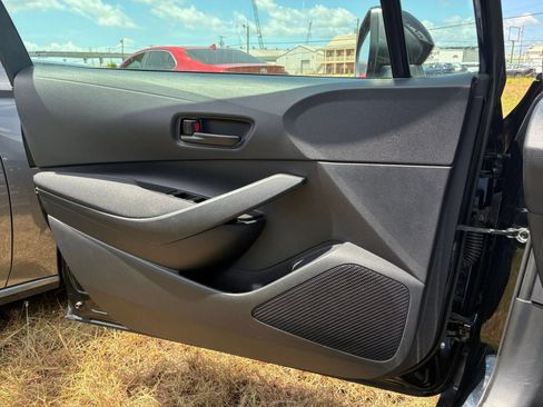 Used 2025 Toyota Corolla LE FWD image 18