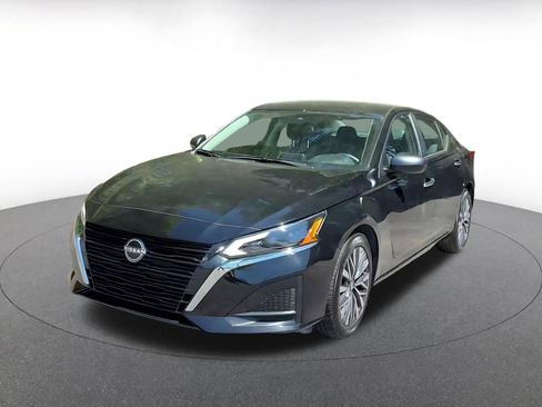 Used 2025 Nissan Altima 2.5 SV FWD image 7