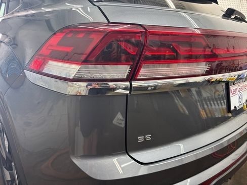 Used 2024 Volkswagen Atlas Cross Sport SE AWD/4WD image 8