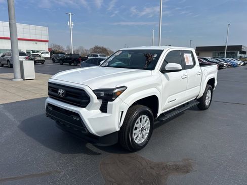 Used 2025 Toyota Tacoma SR5 image 1