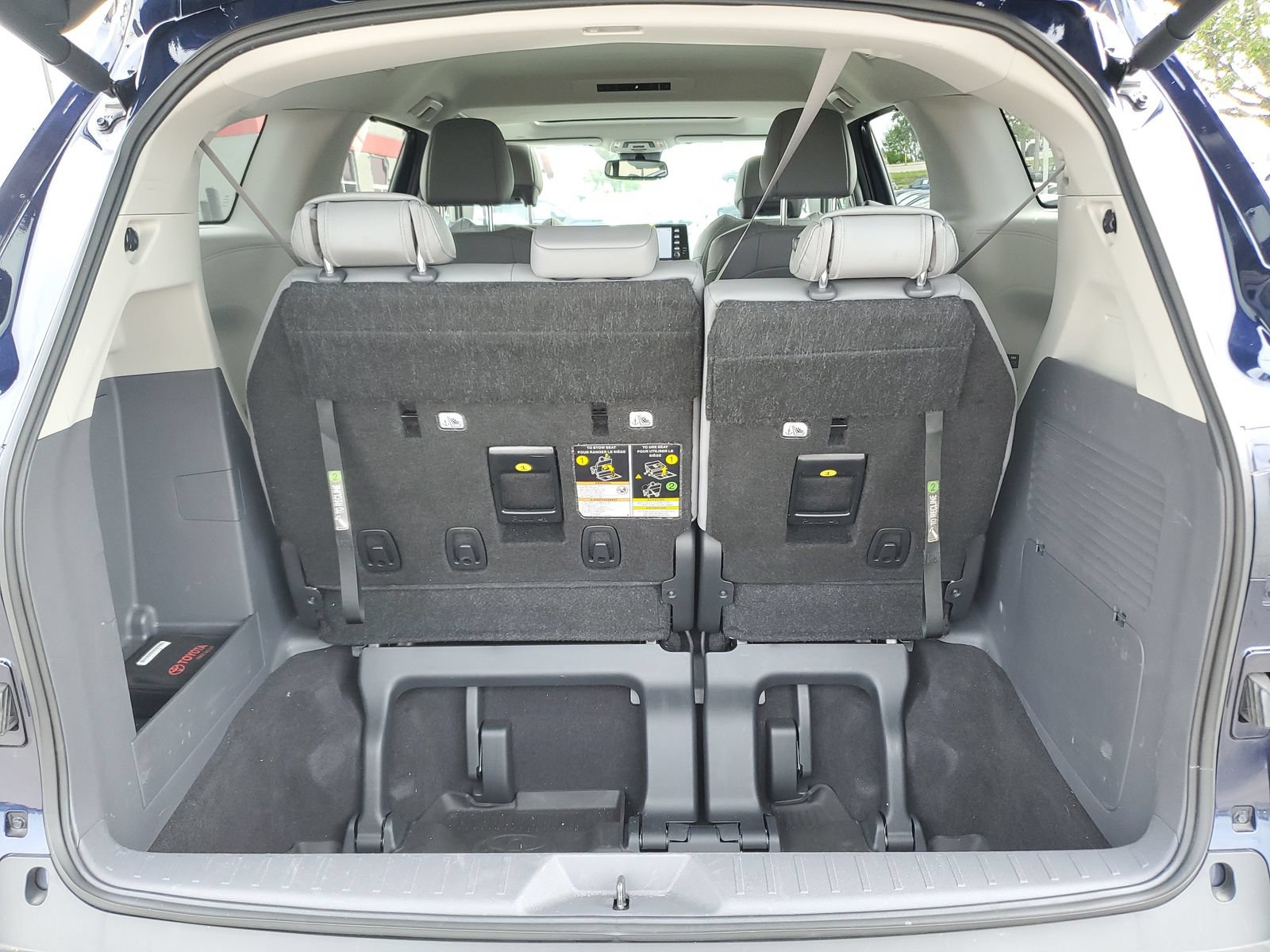 Certified 2024 Toyota Sienna XLE FWD image 8