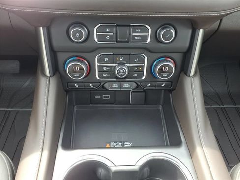 Used 2023 Chevrolet Suburban Z71 w/ Z71 Off-Road Package AWD/4WD image 32