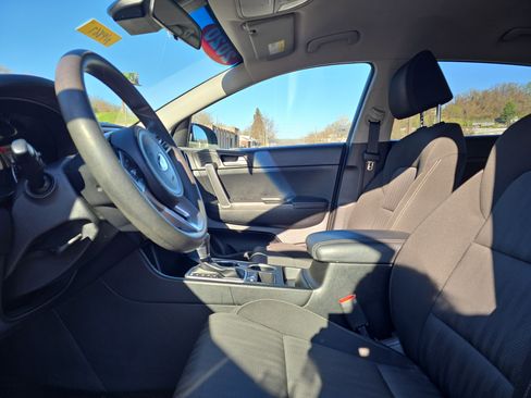 Used 2020 Kia Sportage LX image 11