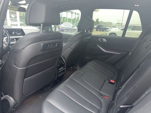 Used 2022 BMW X5 xDrive40i w/ M Sport Package AWD/4WD image 3