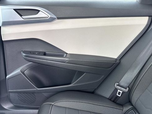 New 2025 Volkswagen Taos SE image 10