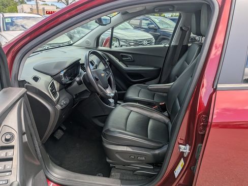 Used 2021 Chevrolet Trax LT w/ Premium Seat Package AWD/4WD image 10