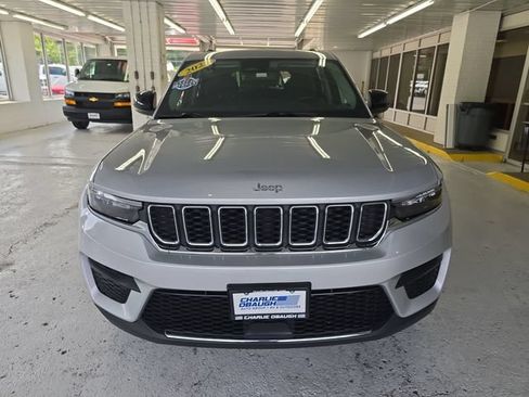 Used 2023 Jeep Grand Cherokee Laredo AWD/4WD image 8