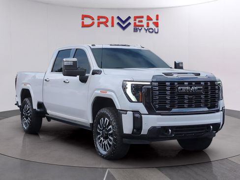 Used 2024 GMC Sierra 3500 Denali Ultimate AWD/4WD image 7