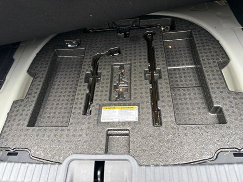 Used 2024 Lexus ES 350 w/ Premium Package FWD image 8
