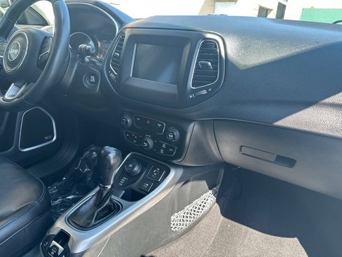 Used 2018 Jeep Compass Latitude w/ Popular Equipment Group AWD/4WD image 8