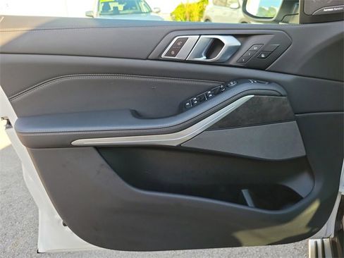 Used 2025 BMW X5 sDrive40i image 10