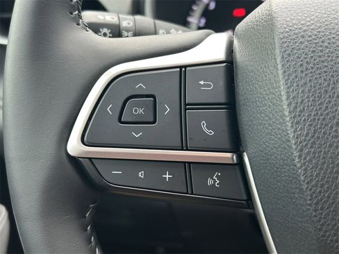 Used 2024 Toyota Highlander LE image 41