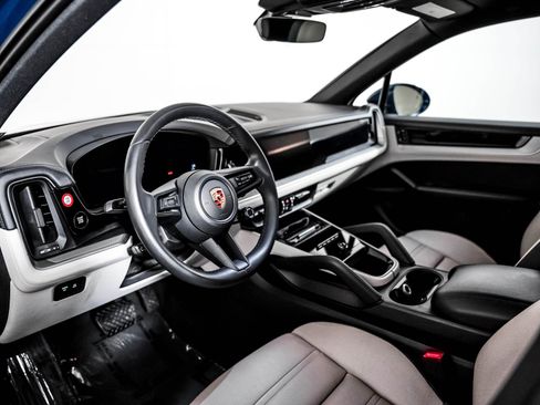 Certified 2024 Porsche Cayenne AWD/4WD image 4