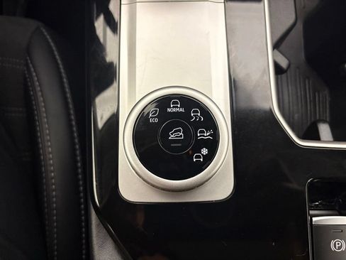 Used 2025 Mitsubishi Outlander SE FWD image 12