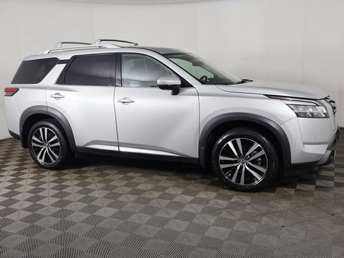 Used 2024 Nissan Pathfinder Platinum w/ Cargo Package AWD/4WD image 22