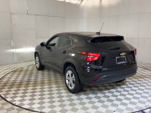 Used 2024 Chevrolet Trax LS FWD image 9