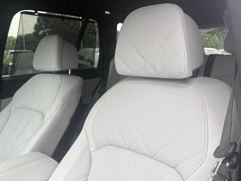 Used 2024 BMW X5 xDrive40i w/ Premium Package AWD/4WD image 18