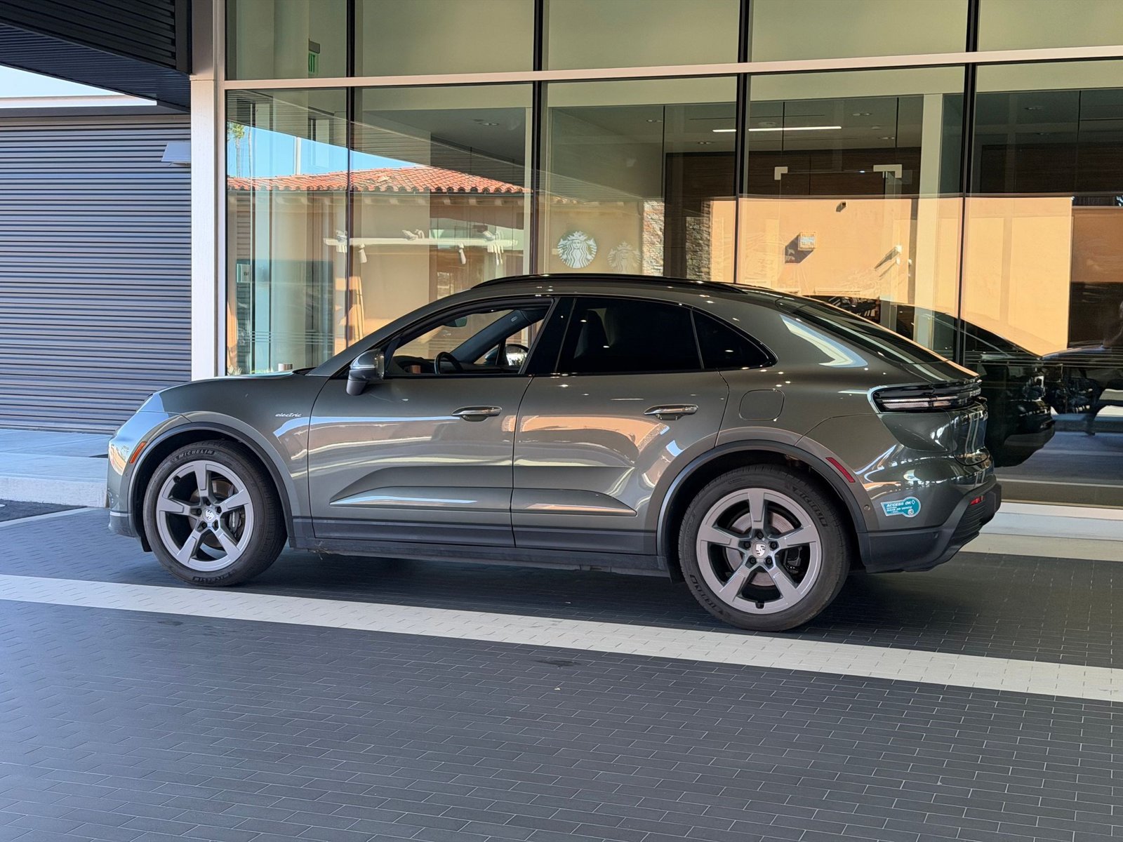 Certified 2024 Porsche Macan 4 Electric w/ Premium Package AWD/4WD image 9