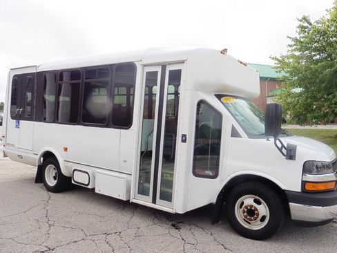 Used 2014 Chevrolet Express 4500 w/ Shuttle Bus Package image 6