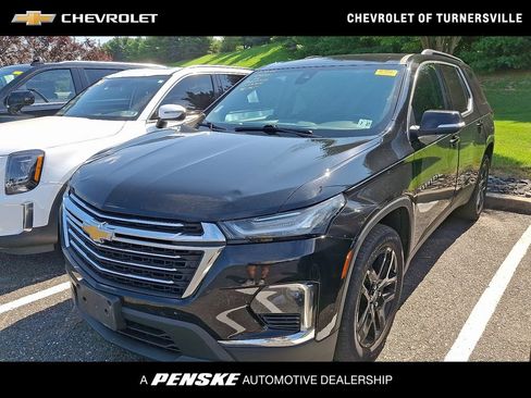 Certified 2022 Chevrolet Traverse LT FWD image 1