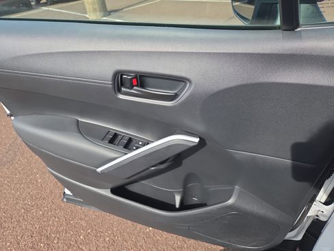 Used 2025 Toyota Corolla Cross AWD Hybrid w/ Moonroof Package image 14