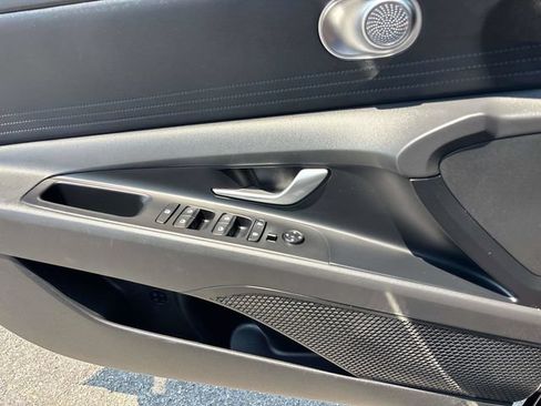 Used 2025 Hyundai Elantra SE FWD image 16