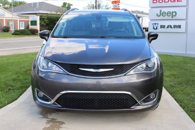 Used 2018 Chrysler Pacifica Touring-L w/ Tire & Wheel Group FWD image 5