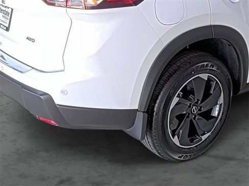 Used 2026 Nissan Rogue SV AWD/4WD image 12